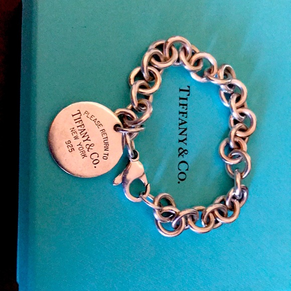 Tiffany and Co. bracelet with box. In very good shape - Picture 1 of 2